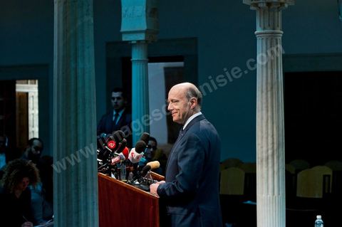 6 janvier 2012 : Conférence de presse de M. Alain Juppé au 2ème jour d ela visite de Alain Juppé, Ministre des Affaires Etrangères français, à Tunis consacré à la société civile, économique et culturelle.