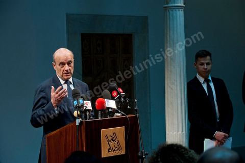 6 janvier 2012 : Conférence de presse de M. Alain Juppé au 2ème jour d ela visite de Alain Juppé, Ministre des Affaires Etrangères français, à Tunis consacré à la société civile, économique et culturelle.