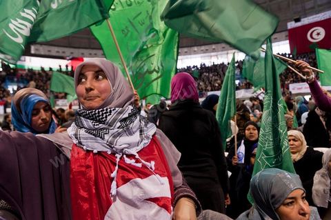 Grand meeting à la coupole d'El Menzah oragnisé par le parti islamiste au pouvoir Ennahdha pour la visite de Ismail Haniyeh, chef du Hamas et chef du gouvernement palestinien à Gaza. "Le sursaut des peuples arabes nous a incité à faire preuve d'un surcroit de militantisme pour libérer Al-Qods" déclae Haniyeh devant une foule immense. Suite à cette visite le gouvernement tunisien a accepté que le Hamas installe ses bureaux à Tunis si la situation en Syrie continue à se détériorer. 