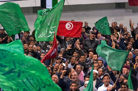 Grand meeting à la coupole d'El Menzah oragnisé par le parti islamiste au pouvoir Ennahdha pour la visite de Ismail Haniyeh, chef du Hamas et chef du gouvernement palestinien à Gaza. "Le sursaut des peuples arabes nous a incité à faire preuve d'un surcroit de militantisme pour libérer Al-Qods" déclae Haniyeh devant une foule immense. Suite à cette visite le gouvernement tunisien a accepté que le Hamas installe ses bureaux à Tunis si la situation en Syrie continue à se détériorer. 