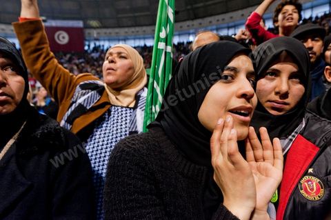 Grand meeting à la coupole d'El Menzah oragnisé par le parti islamiste au pouvoir Ennahdha pour la visite de Ismail Haniyeh, chef du Hamas et chef du gouvernement palestinien à Gaza. "Le sursaut des peuples arabes nous a incité à faire preuve d'un surcroit de militantisme pour libérer Al-Qods" déclae Haniyeh devant une foule immense. Suite à cette visite le gouvernement tunisien a accepté que le Hamas installe ses bureaux à Tunis si la situation en Syrie continue à se détériorer. 