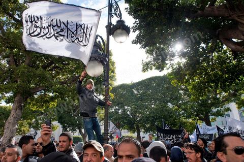 14 janvier 2012 : Manifestation des militants du parti Hizb ut-Tahrir sur l'avenue aux cris de "Tunisie, Etat islamique". Commémoration à Tunis du premier anniversaire de la Révolution tunisienne, le 14 janvier étant la date de la fuite de l'ex Président vers l'Arabie Saoudide. 