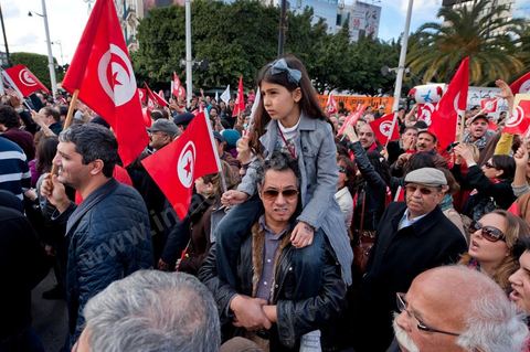 28 janvier : à Tunis près de 10 000 manifestations se sont réunis à l'appel de la société civile et dela nouvelle coalition politique et d'opposition pour une marche pacifique contre la violence, pour les libertés d'expression et pour défendre et promouvoir les valeurs démocratiques de la Révolution. La contre manifestation classique des militants d'Ennahdha est restée quasi inaperçue face à la masse inportante des manifestants pour "défendre les libertés individeuelles et publiques " et protester contre " la violence et l'extrémisme religieux".