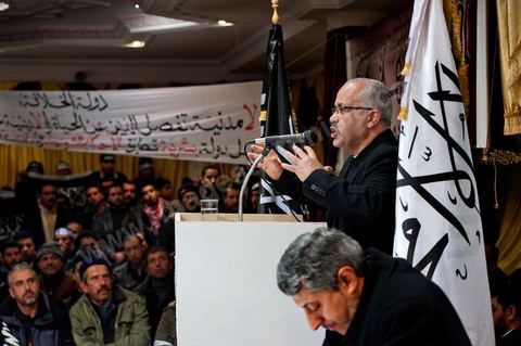 5 février 2011 : à Hammam Ghezaz près de Kelibia, meeting du parti non autorisé Hizb ut-Tahrir avec Ridha Belhadj, porte parole du parti. Toujours dans l’illégalité, Hizb ut-Tahrir, dont le visa a été refusé, persiste et signe en organisant un meeting avec un thème pour le moins osé « La laïcité, guerre contre l’Islam et les musulmans ».