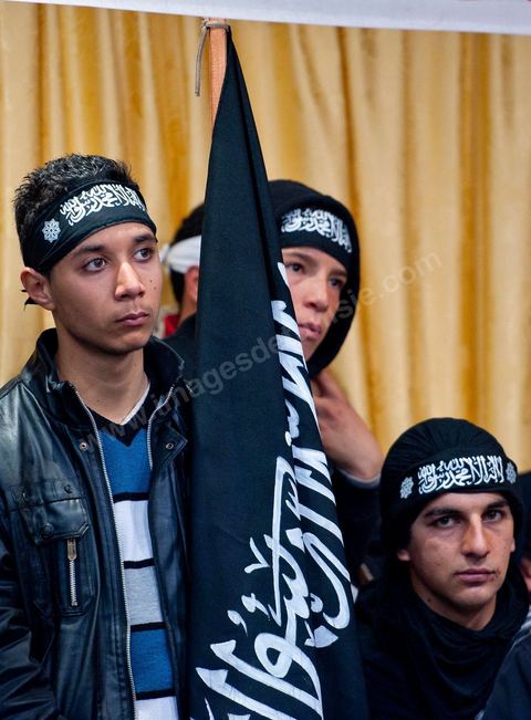 5 février 2011 : à Hammam Ghezaz près de Kelibia, meeting du parti non autorisé Hizb ut-Tahrir avec Ridha Belhadj, porte parole du parti. Toujours dans l’illégalité, Hizb ut-Tahrir, dont le visa a été refusé, persiste et signe en organisant un meeting avec un thème pour le moins osé « La laïcité, guerre contre l’Islam et les musulmans ».