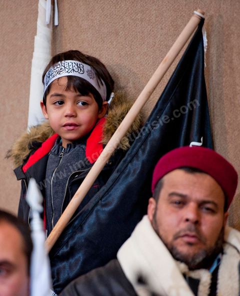 5 février 2011 : à Hammam Ghezaz près de Kelibia, meeting du parti non autorisé Hizb ut-Tahrir avec Ridha Belhadj, porte parole du parti. Toujours dans l’illégalité, Hizb ut-Tahrir, dont le visa a été refusé, persiste et signe en organisant un meeting avec un thème pour le moins osé « La laïcité, guerre contre l’Islam et les musulmans ».
