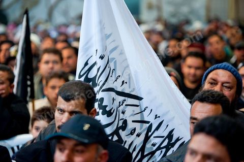 5 février 2011 : à Hammam Ghezaz près de Kelibia, meeting du parti non autorisé Hizb ut-Tahrir avec Ridha Belhadj, porte parole du parti. Toujours dans l’illégalité, Hizb ut-Tahrir, dont le visa a été refusé, persiste et signe en organisant un meeting avec un thème pour le moins osé « La laïcité, guerre contre l’Islam et les musulmans ».