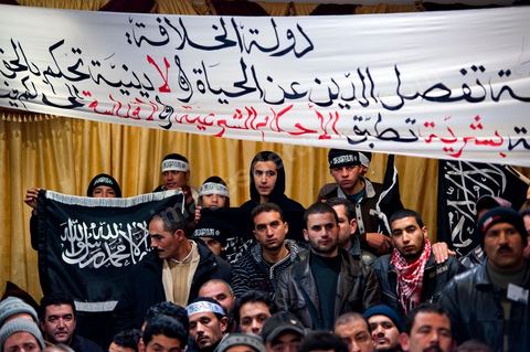 5 février 2011 : à Hammam Ghezaz près de Kelibia, meeting du parti non autorisé Hizb ut-Tahrir avec Ridha Belhadj, porte parole du parti. Toujours dans l’illégalité, Hizb ut-Tahrir, dont le visa a été refusé, persiste et signe en organisant un meeting avec un thème pour le moins osé « La laïcité, guerre contre l’Islam et les musulmans ».