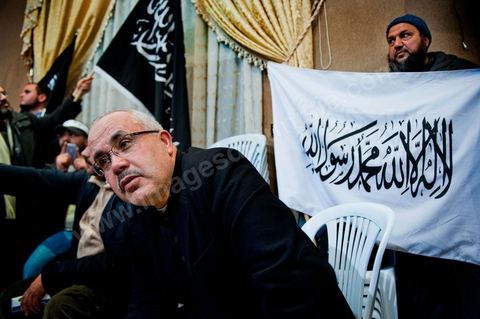 5 février 2011 : à Hammam Ghezaz près de Kelibia, meeting du parti non autorisé Hizb ut-Tahrir avec Ridha Belhadj, porte parole du parti. Toujours dans l’illégalité, Hizb ut-Tahrir, dont le visa a été refusé, persiste et signe en organisant un meeting avec un thème pour le moins osé « La laïcité, guerre contre l’Islam et les musulmans ».