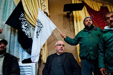 5 février 2011 : à Hammam Ghezaz près de Kelibia, meeting du parti non autorisé Hizb ut-Tahrir avec Ridha Belhadj, porte parole du parti. Toujours dans l’illégalité, Hizb ut-Tahrir, dont le visa a été refusé, persiste et signe en organisant un meeting avec un thème pour le moins osé « La laïcité, guerre contre l’Islam et les musulmans ».