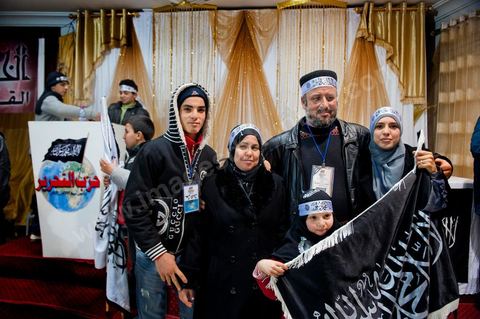 5 février 2011 : à Hammam Ghezaz près de Kelibia, meeting du parti non autorisé Hizb ut-Tahrir avec Ridha Belhadj, porte parole du parti. Toujours dans l’illégalité, Hizb ut-Tahrir, dont le visa a été refusé, persiste et signe en organisant un meeting avec un thème pour le moins osé « La laïcité, guerre contre l’Islam et les musulmans ».