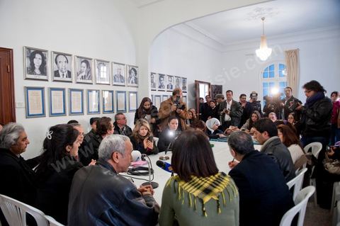 20 février : Conférence de presse au syndicat national des journalistes tunisiens avec le cabinet d'avocats qui défend le journaliste Nasreddine Ben Saïda, directeur du journal Attounisia, mis en prison il y a une semaine pour la publication d'une image d'une femme dénudée. Lors de cette conférence de presse le groupe d'avocats ont souligné que Nasreddine Ben Saida a entamé depuis samedi une grève de la faim dans sa cellule de la prison de Mornaguia. Maitre Khaled Krichi a souligné pour sa part que le maintien en prison de son client a été fait sur ordre de l'instruction publique et non suite à une plainte. De ce fait cette affaire est d'ordre politique et non pas juridique.