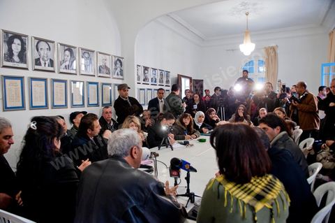 20 février : Conférence de presse au syndicat national des journalistes tunisiens avec le cabinet d'avocats qui défend le journaliste Nasreddine Ben Saïda, directeur du journal Attounisia, mis en prison il y a une semaine pour la publication d'une image d'une femme dénudée. Lors de cette conférence de presse le groupe d'avocats ont souligné que Nasreddine Ben Saida a entamé depuis samedi une grève de la faim dans sa cellule de la prison de Mornaguia. Maitre Khaled Krichi a souligné pour sa part que le maintien en prison de son client a été fait sur ordre de l'instruction publique et non suite à une plainte. De ce fait cette affaire est d'ordre politique et non pas juridique.