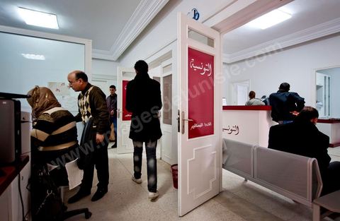 21 février 2011 : Au coeur de la rédaction du jeune quotidien Attounisia une semaine après l'arrestation de du Directeur du journal, du Redcateur en Chef et d'un journaliste du journal arabe Attounisia suite à la publication d'une photo de femme dénudée en couverture, le Directeur du journal, Nasreddine Ben Saïda, est toujours en prison et fait depuis 4 jours une grève d ela faim.