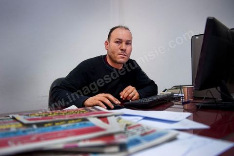 21 février 2011 : Hedi Hidri, journaliste au  journal Attounisia qui a été arrété pendant 24h. Au coeur de la rédaction du jeune quotidien Attounisia une semaine après l'arrestation de du Directeur du journal, du Redcateur en Chef et d'un journaliste du journal arabe Attounisia suite à la publication d'une photo de femme dénudée en couverture, le Directeur du journal, Nasreddine Ben Saïda, est toujours en prison et fait depuis 4 jours une grève d ela faim.