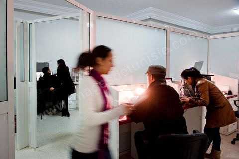 21 février 2011 : Au coeur de la rédaction du jeune quotidien Attounisia une semaine après l'arrestation de du Directeur du journal, du Redcateur en Chef et d'un journaliste du journal arabe Attounisia suite à la publication d'une photo de femme dénudée en couverture, le Directeur du journal, Nasreddine Ben Saïda, est toujours en prison et fait depuis 4 jours une grève d ela faim.