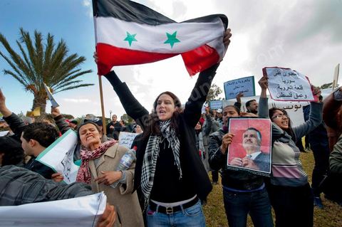 24 février : conférence internationale des amis du peuple syrien à Tunis avec 60 MAE. 200 manifestatnts passent les barrages te attiegnent l'hotel pour portester contre cette conférence, manifestant pro syrienne (Assad), pro Palestine et anbti américaine. 