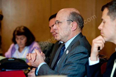 24 février : conférence internationale des amis du peuple syrien à Tunis avec 60 MAE. conférence presse de Alain Juppé