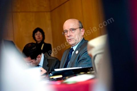 24 février : conférence internationale des amis du peuple syrien à Tunis avec 60 MAE. conférence presse de Alain Juppé