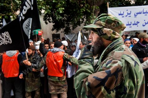 8 mars 2012 : à Tunis, devant le Ministère de la Justice plus de 1000 salafistes, venus des différentes régions du pays, manifestent pour appeler à la libération de leurs camarades emprisonnés dans l'affaire de Bir Ali, mais aussi pour déplorer le retour de la police politique et de la torture policière. Cette manifestation est organisée pour la première comparution devant le procureur de la République des individus arrêtés dans le cadre de l'affaire de Bir Ali, des affrontement armée entre groupe dit "terroriste" et l'armée tunisienne. Ali Laarayedh ministre de l’Intérieur a révélé, lors d'une conférence de presse, des liens étroits entre la Libye et ce groupe terroriste arrêté en Tunisie.