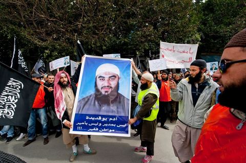 8 mars 2012 : à Tunis, devant le Ministère de la Justice plus de 1000 salafistes, venus des différentes régions du pays, manifestent pour appeler à la libération de leurs camarades emprisonnés dans l'affaire de Bir Ali, mais aussi pour déplorer le retour de la police politique et de la torture policière. Cette manifestation est organisée pour la première comparution devant le procureur de la République des individus arrêtés dans le cadre de l'affaire de Bir Ali, des affrontement armée entre groupe dit "terroriste" et l'armée tunisienne. Ali Laarayedh ministre de l’Intérieur a révélé, lors d'une conférence de presse, des liens étroits entre la Libye et ce groupe terroriste arrêté en Tunisie.