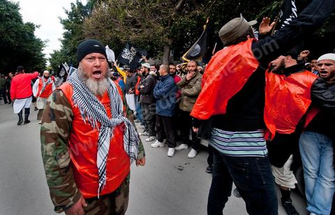 8 mars 2012 : à Tunis, devant le Ministère de la Justice plus de 1000 salafistes, venus des différentes régions du pays, manifestent pour appeler à la libération de leurs camarades emprisonnés dans l'affaire de Bir Ali, mais aussi pour déplorer le retour de la police politique et de la torture policière. Cette manifestation est organisée pour la première comparution devant le procureur de la République des individus arrêtés dans le cadre de l'affaire de Bir Ali, des affrontement armée entre groupe dit "terroriste" et l'armée tunisienne. Ali Laarayedh ministre de l’Intérieur a révélé, lors d'une conférence de presse, des liens étroits entre la Libye et ce groupe terroriste arrêté en Tunisie.