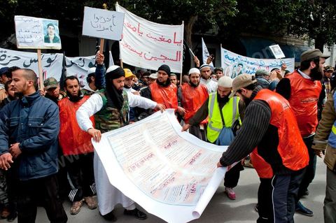 8 mars 2012 : à Tunis, devant le Ministère de la Justice plus de 1000 salafistes, venus des différentes régions du pays, manifestent pour appeler à la libération de leurs camarades emprisonnés dans l'affaire de Bir Ali, mais aussi pour déplorer le retour de la police politique et de la torture policière. Cette manifestation est organisée pour la première comparution devant le procureur de la République des individus arrêtés dans le cadre de l'affaire de Bir Ali, des affrontement armée entre groupe dit "terroriste" et l'armée tunisienne. Ali Laarayedh ministre de l’Intérieur a révélé, lors d'une conférence de presse, des liens étroits entre la Libye et ce groupe terroriste arrêté en Tunisie.