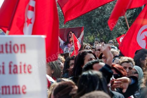 8 mars : forte mobilisation aujourd'hui à la manifestation des Femmes pour la journée de la Femme devant l'assemblée Nationale constituante au Bardo à Tunis. plus d'un an après la révolution tunisienne le statut si particulier et évolué de la femme tunisienne est en danger par les mouvences islamistes tant au sein du gouvernement que des groupes salafistes. Les manifestants ont aussi exprimé leur colère et ont dénoncé l’outrage du drapeau national, la veille, par des groupes de salafistes à la Faculté de la Manouba. Plus que jamais, la femme tunisienne est le meilleur rempart contre l'obscurantisme.