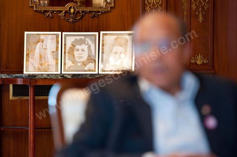 9 mars : Moncef Marzouki dans son bureau lors de notre rencontre avec M. Moncef Marzouki, président de la République depuis le 13 décembre 2011, au Palais Préisdentiel de Carthage. Le Président a repris le bureau de Habib Bourguiba, abndonné sous Ben Ali, le bureau de ce dernier a été transformé en salle d'accueil.