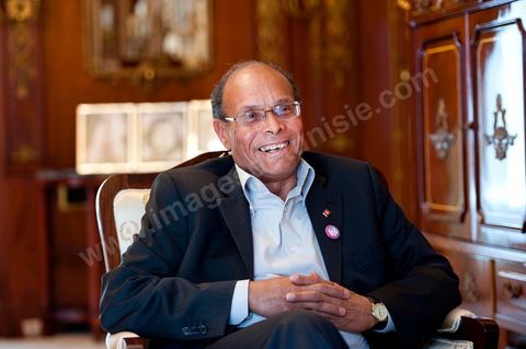 9 mars : Moncef Marzouki dans son bureau lors de notre rencontre avec M. Moncef Marzouki, président de la République depuis le 13 décembre 2011, au Palais Préisdentiel de Carthage. Le Président a repris le bureau de Habib Bourguiba, abndonné sous Ben Ali, le bureau de ce dernier a été transformé en salle d'accueil.