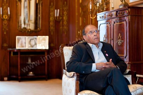 9 mars : Moncef Marzouki dans son bureau lors de notre rencontre avec M. Moncef Marzouki, président de la République depuis le 13 décembre 2011, au Palais Préisdentiel de Carthage. Le Président a repris le bureau de Habib Bourguiba, abndonné sous Ben Ali, le bureau de ce dernier a été transformé en salle d'accueil.