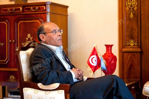 9 mars : Moncef Marzouki dans son bureau lors de notre rencontre avec M. Moncef Marzouki, président de la République depuis le 13 décembre 2011, au Palais Préisdentiel de Carthage. Le Président a repris le bureau de Habib Bourguiba, abndonné sous Ben Ali, le bureau de ce dernier a été transformé en salle d'accueil.