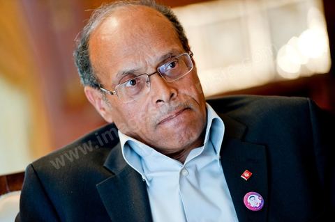 9 mars : Moncef Marzouki dans son bureau lors de notre rencontre avec M. Moncef Marzouki, président de la République depuis le 13 décembre 2011, au Palais Préisdentiel de Carthage. Le Président a repris le bureau de Habib Bourguiba, abndonné sous Ben Ali, le bureau de ce dernier a été transformé en salle d'accueil.
