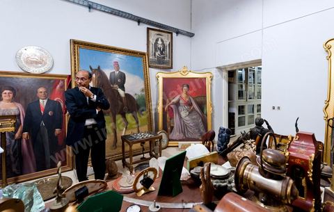 9 mars : rencontre avec M. Moncef Marzouki, président de la République depuis le 13 décembre 2011, au Palais Préisdentiel de Carthage. Dans les sous sols du Palais, à son arrivée le Président a découvert une série de salles où avait été entreposés par Ben Ali à même le sol les souvenirs, cadeaux, tableaux et scupltures de l'époque de Bourguiba, ainsi que de très nombresues archives photos et textes. Tous ces objets du passé vous être remis pour la création d'un grand musée de Habib Bourguiba à Monastir.