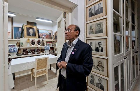 9 mars : rencontre avec M. Moncef Marzouki, président de la République depuis le 13 décembre 2011, au Palais Préisdentiel de Carthage. Dans les sous sols du Palais, à son arrivée le Président a découvert une série de salles où avait été entreposés par Ben Ali à même le sol les souvenirs, cadeaux, tableaux et scupltures de l'époque de Bourguiba, ainsi que de très nombresues archives photos et textes. Tous ces objets du passé vous être remis pour la création d'un grand musée de Habib Bourguiba à Monastir.
