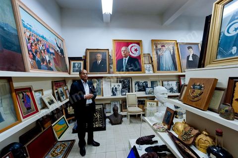 9 mars : rencontre avec M. Moncef Marzouki, président de la République depuis le 13 décembre 2011, au Palais Préisdentiel de Carthage. Dans les sous sols du Palais, à son arrivée le Président a découvert une série de salles où avait été entreposés par Ben Ali à même le sol les souvenirs, cadeaux, tableaux et scupltures de l'époque de Bourguiba, ainsi que de très nombresues archives photos et textes. Tous ces objets du passé vous être remis pour la création d'un grand musée de Habib Bourguiba à Monastir.
