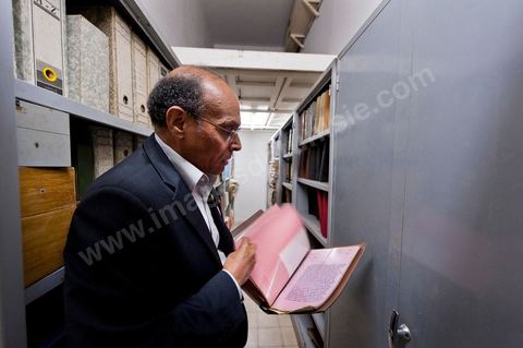 9 mars : rencontre avec M. Moncef Marzouki, président de la République depuis le 13 décembre 2011, au Palais Préisdentiel de Carthage. Dans les sous sols du Palais, à son arrivée le Président a découvert une série de salles où avait été entreposés par Ben Ali à même le sol les souvenirs, cadeaux, tableaux et scupltures de l'époque de Bourguiba, ainsi que de très nombresues archives photos et textes. Tous ces objets du passé vous être remis pour la création d'un grand musée de Habib Bourguiba à Monastir.