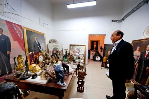 9 mars : rencontre avec M. Moncef Marzouki, président de la République depuis le 13 décembre 2011, au Palais Préisdentiel de Carthage. Dans les sous sols du Palais, à son arrivée le Président a découvert une série de salles où avait été entreposés par Ben Ali à même le sol les souvenirs, cadeaux, tableaux et scupltures de l'époque de Bourguiba, ainsi que de très nombresues archives photos et textes. Tous ces objets du passé vous être remis pour la création d'un grand musée de Habib Bourguiba à Monastir.