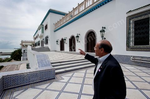 9 mars : rencontre avec M. Moncef Marzouki, président de la République depuis le 13 décembre 2011, au Palais Préisdentiel de Carthage. Sur la terrasse du palais de carthage qui surplombe le port et le golfe de Carthage. Au loin Boukornine la colline qui domine la ville de l'enfance de Marzouki, Hammam Lif.