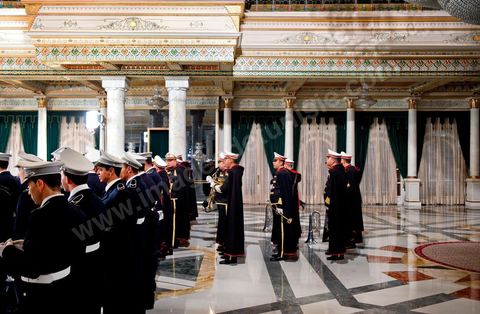 March 12: In the ceremonial hall, members of the Tunisian security forces took their places for the ceremony. At the Presidential Palace in Carthage, the President of the Republic presided over a Tunisian flag-raising ceremony. During the ceremony, Moncef Marzouki awarded a medal to student Khaoula Rchidi and issued a message to anyone who defiles the flag, “a symbol of the Muslim people.” Last week was marked by the incidents that took place at the University of Mannouba. The young student, Khaoula Rchidi, who was awarded the Order of the Republic, was moved: “I didn’t think twice; I saw what he was doing and reacted immediately. I’m from Gafsa and I’m hot-blooded. Maybe that’s why I stepped in. Our flag is precious; we must not take it for granted.” After the speech, those present sang the national anthem with great emotion. Khaoula Rchidi was then welcomed into the Golden Room and honored by the president: “What she did was exceptional; she defended Tunisia. It was moral strength against physical force,” he acknowledged. Amel Aloui, a student and member of the UGET who was assaulted during the incidents at the University of Mannouba, also met with Moncef Marzouki and was applauded by those present.

