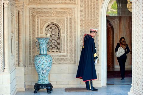 March 12: At the Presidential Palace in Carthage, the President of the Republic presided over a ceremony to raise the Tunisian flag. During the ceremony, Moncef Marzouki awarded a medal to student Khaoula Rchidi and issued a message to anyone who desecrates the flag, “a symbol of the Muslim people.” Last week was marked by the incidents that took place at the University of Mannouba. The young student, Khaoula Rchidi, who was awarded the Order of the Republic, was moved: “I didn’t think twice; I saw what he was doing and reacted immediately. I’m from Gafsa and I’m hot-blooded. Maybe that’s why I stepped in. Our flag is precious; we must not take it for granted.” After the speech, the national anthem was sung with great emotion by those present. Khaoula Rchidi was then welcomed into the Golden Salon and honored by the president: “What she did was exceptional; she defended Tunisia. It was moral strength against physical force,” he acknowledged. Amel Aloui, a student and member of the UGET who was assaulted during the incidents at the University of Mannouba, also met with Moncef Marzouki and was applauded by those present.

