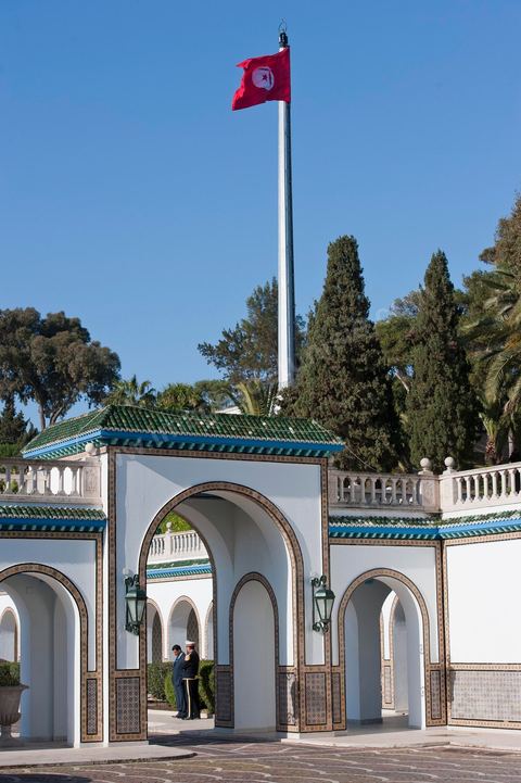 March 12: At the Presidential Palace in Carthage, the President of the Republic presided over a ceremony to raise the Tunisian flag. During the ceremony, Moncef Marzouki awarded a medal to student Khaoula Rchidi and issued a message to anyone who desecrates the flag, “a symbol of the Muslim people.” Last week was marked by the incidents that took place at the University of Mannouba. The young student, Khaoula Rchidi, who was awarded the Order of the Republic, was moved: “I didn’t think twice; I saw what he was doing and reacted immediately. I’m from Gafsa and I’m hot-blooded. Maybe that’s why I stepped in. Our flag is precious; we must not take it for granted.” After the speech, the national anthem was sung with great emotion by those present. Khaoula Rchidi was then welcomed into the Golden Salon and honored by the president: “What she did was exceptional; she defended Tunisia. It was moral strength against physical force,” he acknowledged. Amel Aloui, a student and member of the UGET who was assaulted during the incidents at the University of Mannouba, also met with Moncef Marzouki and was applauded by those present.


