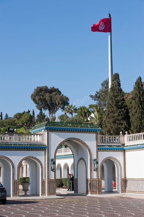 March 12: At the Presidential Palace in Carthage, the President of the Republic presided over a ceremony to raise the Tunisian flag. During the ceremony, Moncef Marzouki awarded a medal to student Khaoula Rchidi and issued a message to anyone who desecrates the flag, “a symbol of the Muslim people.” Last week was marked by the incidents that took place at the University of Mannouba. The young student, Khaoula Rchidi, who was awarded the Order of the Republic, was moved: “I didn’t think twice; I saw what he was doing and reacted immediately. I’m from Gafsa and I’m hot-blooded. Maybe that’s why I stepped in. Our flag is precious; we must not take it for granted.” After the speech, the national anthem was sung with great emotion by those present. Khaoula Rchidi was then welcomed into the Golden Salon and honored by the president: “What she did was exceptional; she defended Tunisia. It was moral strength against physical force,” he acknowledged. Amel Aloui, a student and member of the UGET who was assaulted during the incidents at the University of Mannouba, also met with Moncef Marzouki and was applauded by those present.

