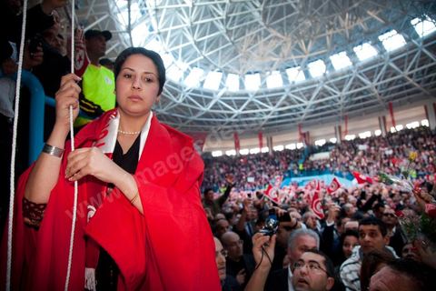 24 mars Khaoula Rchidi à Monastir meeting "appel à la Nation" présidé par Béji Caid Essebsi. L'ancien Premier ministre Béji Caïed Essebsi a tenu un grand meeting à Monastir intitulé "Appel de la Nation" en présence de plus de 50 partis, plusieurs associations ainsi que des personnalités nationales indépendantes. Cette grande manifestation est organisée par l’Association nationale de la pensée bourguibienne.Dans une salle archi-comble, Béji Caïed Essebsi a été accueilli par un tonnerre d'applaudissements. Sur l'Estrade un portrait de Bourguiba en tenue de cérémonie et commenté "Le pouvoir de l’élégance et l’élégance du pouvoir".  