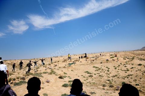 28 mars quartier Lala à Gafsa, les habitants se sont dirigés vers la maison de l'agresseur pour y mettre le feu. La police s'est mis en position pour les bloquer mais après de moults discussions avec les habitants de lala, la police a eu recours au gaz lacrymogène d'une manière intense à cause de la nature du lieu de confrontations.