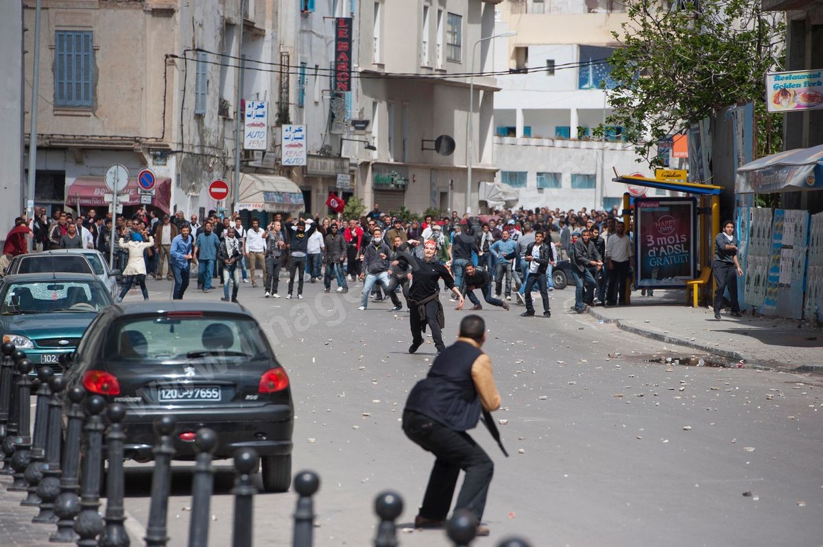 M13-500 Affrontement avenue Bourguiba 09042012