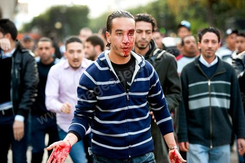 10 avril : au lendemain des événements et des agressions démesurées de la police envers les manifestants venus fêter la fête des martyrs sur l'avenue H. Bourguiba, un petit groupe de manifestants s'est rassemblé à l'appel des députés de l'oppostion de l'ANC sur le haut de l'avenue Habib Bourguiba. La police marquera une présence nombreuse bloquant l'évolution des quelques 300 manifestants pacifiques désireux se rendre au Ministère de l'Intérieur. Le face face fut tendu mais pacifique. Pendant ce temps une réunion au Ministère de l'Intérieur se tenait avec les députés de l'opposition venus demander des explications et des sanctions pour les actes survenus la veille de la part de la police et d'une éventuelle milice nadhaouiste.