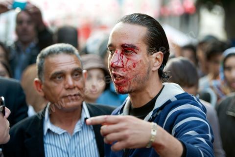 10 avril : au lendemain des événements et des agressions démesurées de la police envers les manifestants venus fêter la fête des martyrs sur l'avenue H. Bourguiba, un petit groupe de manifestants s'est rassemblé à l'appel des députés de l'oppostion de l'ANC sur le haut de l'avenue Habib Bourguiba. La police marquera une présence nombreuse bloquant l'évolution des quelques 300 manifestants pacifiques désireux se rendre au Ministère de l'Intérieur. Le face face fut tendu mais pacifique. Pendant ce temps une réunion au Ministère de l'Intérieur se tenait avec les députés de l'opposition venus demander des explications et des sanctions pour les actes survenus la veille de la part de la police et d'une éventuelle milice nadhaouiste.