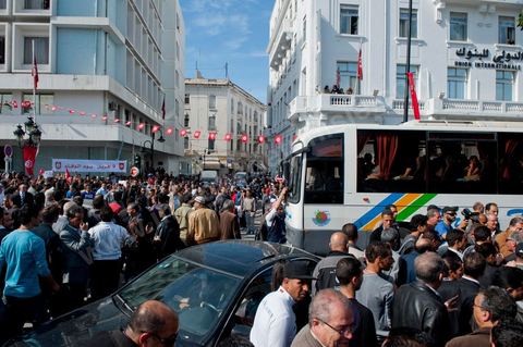 10 avril : au lendemain des événements et des agressions démesurées de la police envers les manifestants venus fêter la fête des martyrs sur l'avenue H. Bourguiba, un petit groupe de manifestants s'est rassemblé à l'appel des députés de l'oppostion de l'ANC sur le haut de l'avenue Habib Bourguiba. La police marquera une présence nombreuse bloquant l'évolution des quelques 300 manifestants pacifiques désireux se rendre au Ministère de l'Intérieur. Le face face fut tendu mais pacifique. Pendant ce temps une réunion au Ministère de l'Intérieur se tenait avec les députés de l'opposition venus demander des explications et des sanctions pour les actes survenus la veille de la part de la police et d'une éventuelle milice nadhaouiste.