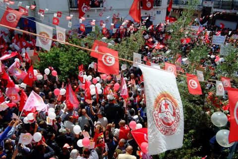 1er mai 2012 sur l'avenue Habib Bourguiba, manifestation des syndicalistes et des travailleurs tunisiens sur l'avenue pour la fête du travail. Place Med Ali pendant le discours du patron de l'UGTT